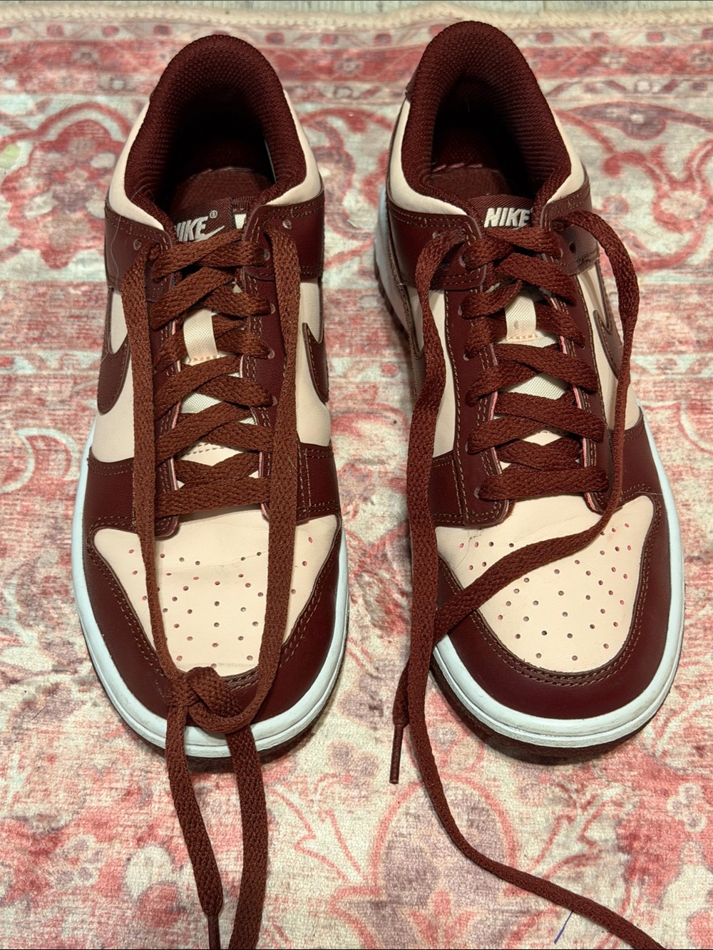 Nike youth Low-Top Sneakers in Maroon and Light pink